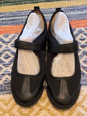 Brand new Greta Naturalizer Black sneakers size Women’s 10W